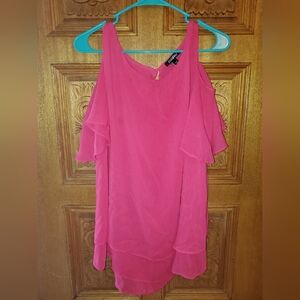 Cold shoulder top. Size 2x